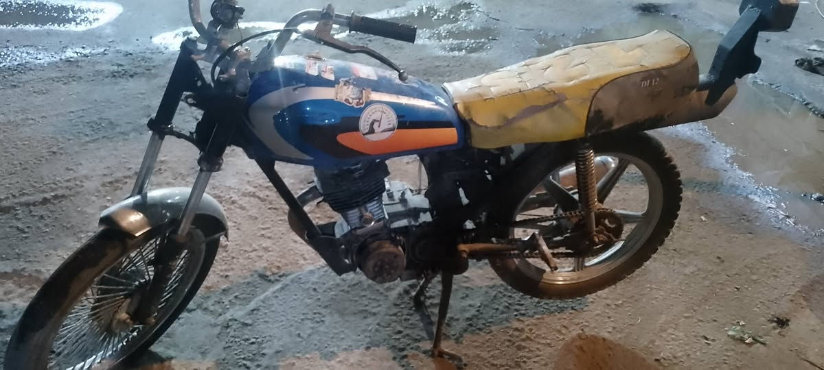 سلام عليكم عندي دراجات 2للبيع الزركه اربعه كير طافيه يرادله تجفيت تأخذ علا هاي الحطه محرك يراك توب ويه كابريته وبوشه وجاملغ أمام مجاني وتأير خلفي ويل امامي سيم هم مجاني كلك 
الثانيه الحمره كامله كلشي مكفول نوع الدراجه بارت تايم شلعه معدل أوراق كامله كمرك مدفوع خمسة كير نضافه شوفت عينك كهربائيات كامله السعر 450وبيه مجال 
العنوان الدوره كراره قرب السريع الجديد الرقم *********** يتوفر واتساب ومازنجر خاص
