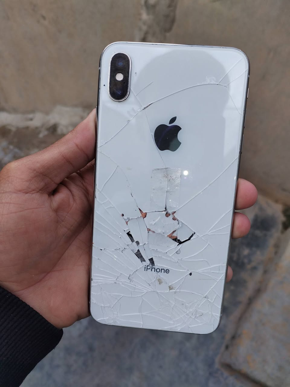 سلام عليكم البيع اكس ماكس بدل بطاريه وشاشه شاشه اصليه ضهرر مكسور سعره 165 ايي ستفسارر خابرر ***********
