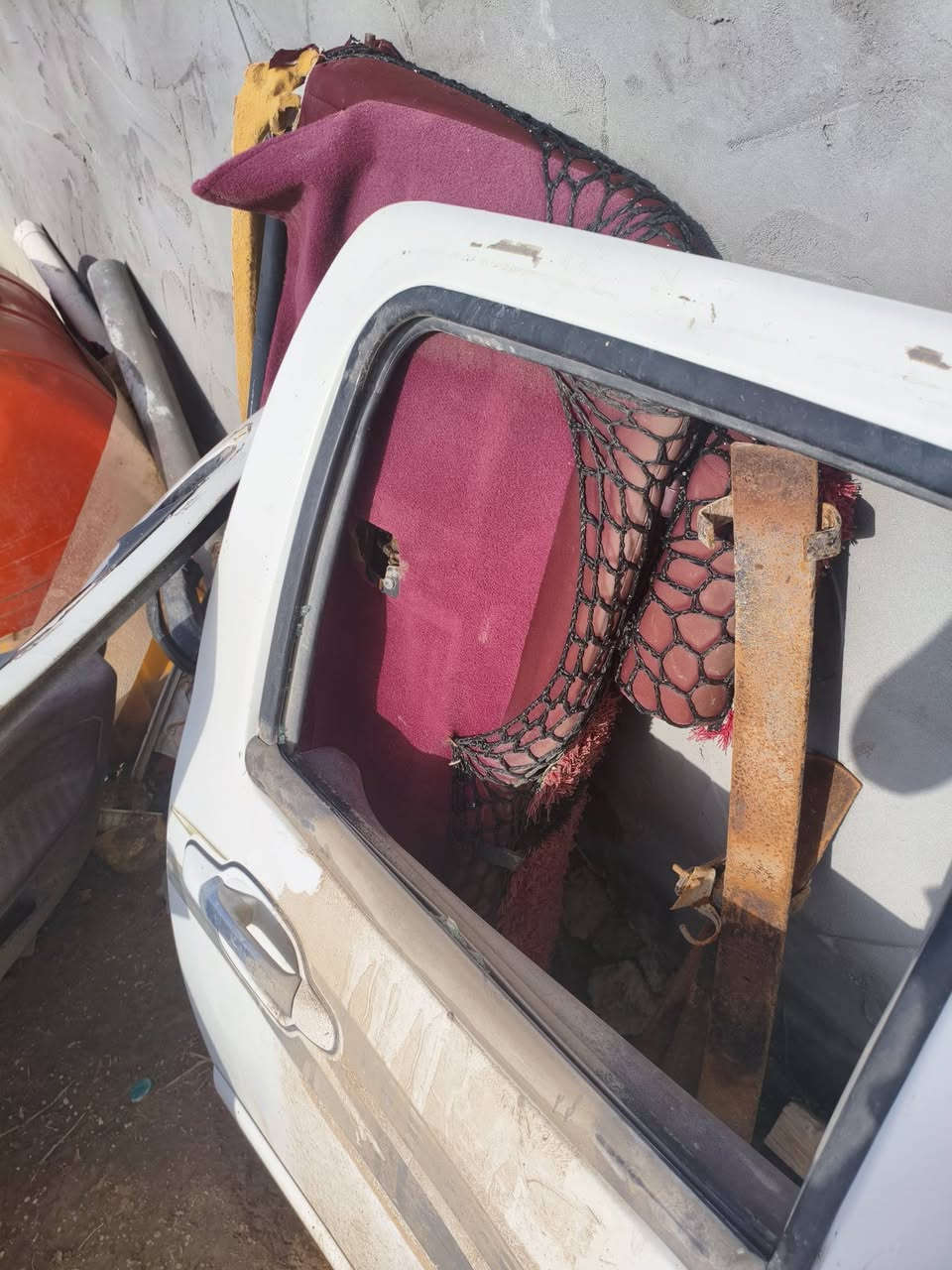 سلام عليكم غراض اكريت ويل للبيع بيبان كشنات وغراض الداخل ودوسه وحده وصالنصه اي شي تريده مكان السماوه سعر خاص او رقم الهاتف ***********
