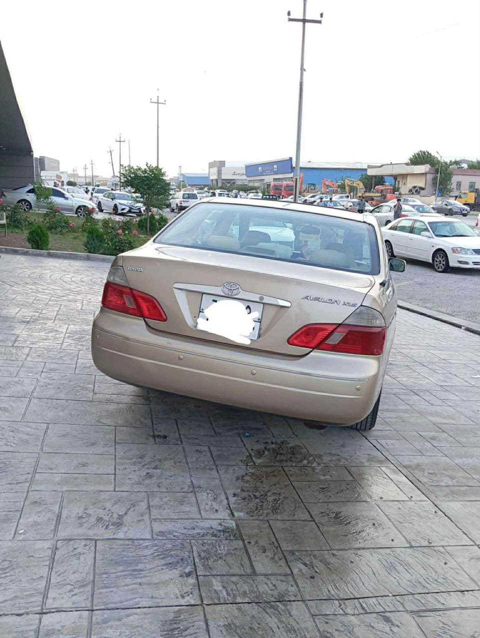 سلام عليكوم تويوتا ئه ڤه لون  موديل 2002  قه پات مه وا سفات  كوشن جلد كاره با   ته بريد 5 پارجه ى سبوخه بى ناو گرتن به شه رتى گيرو مه كينه *********** كركوك, العراق
