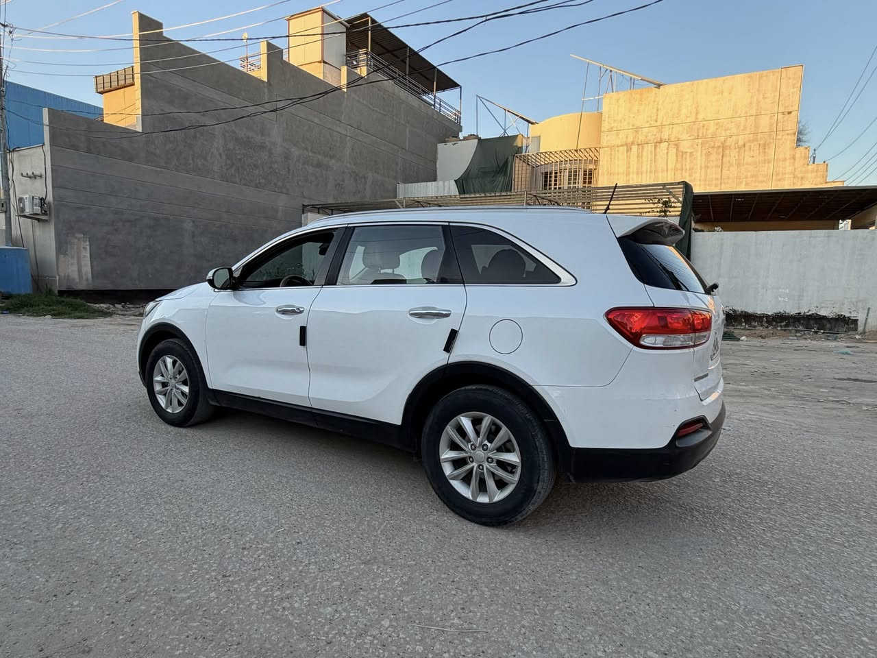 السلام عليكم ورحمة 
سورنتو موديل16 شكل 20
وارد امريكي 
رقم بغداد انكليزي
ماشيه 90 الف حقيقي
المواصفات
شاشه كامرا
تحكم جهتين
لد امامي خلفي
كشاف
داخل لونين صاج
اشاره بالمري
ويلكب 17
ميكينه 2400
كير خير من لله
حداديه جديده
تبريد ثلج
حادثه فقط بنيد وملاونين الجاملغات ويا فقط بدون داخل 
صور الحادث موجوده  يعني صبغ فقط رش مابيه اي ضرر
سياره مال جناي يعني حاهزه الاخير متذب عليه الف من كلش 
السعر 154 وبيه مجال 
مكاني بابل ***********
