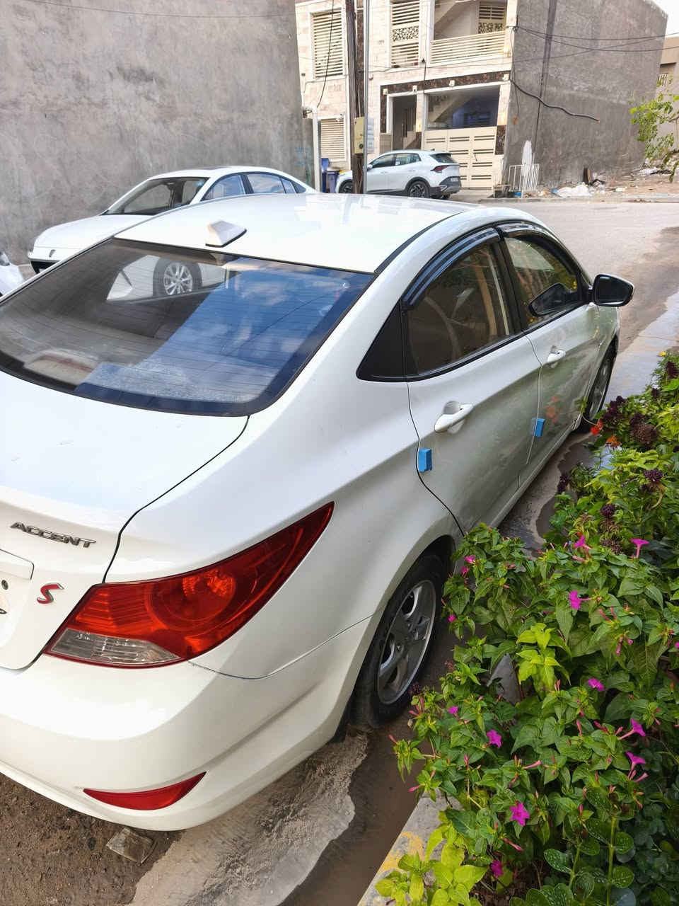 هيونداي أكسنت 2013 خليجي 🔥 (لون ابيض )
صبغ ( بالجاملغ و شبر بنيد)
محرك 16 قطرتين
✔️ كير + محرك + تبريد وتدفئه 
✔️ جاهزة بدون أي مصرف 💯
المواصفات:
✔️ تحكمات ستيرن
✔️ نظام ECo
إشارات بالمرايا
داخل لونين تغليف جلد
 ويل كب 5 حجم 14
تغليف ارضيه جلد
شاشه اندرويد 
كامره 
إضافات جديدة:
✔️ تخم تايرات جديد
✔️ صدر أمامي + خلفي جديد
✔️ سويجات 2 + سبير 
 سنوية + أرقام جديدة لغاية 2027
 باسمي – تحويل بنفس اليوم
😎 السيارة أحلى من الصور وجاهزة استخدام
🟪 السعر 100 $
رقم   واتساب***********
