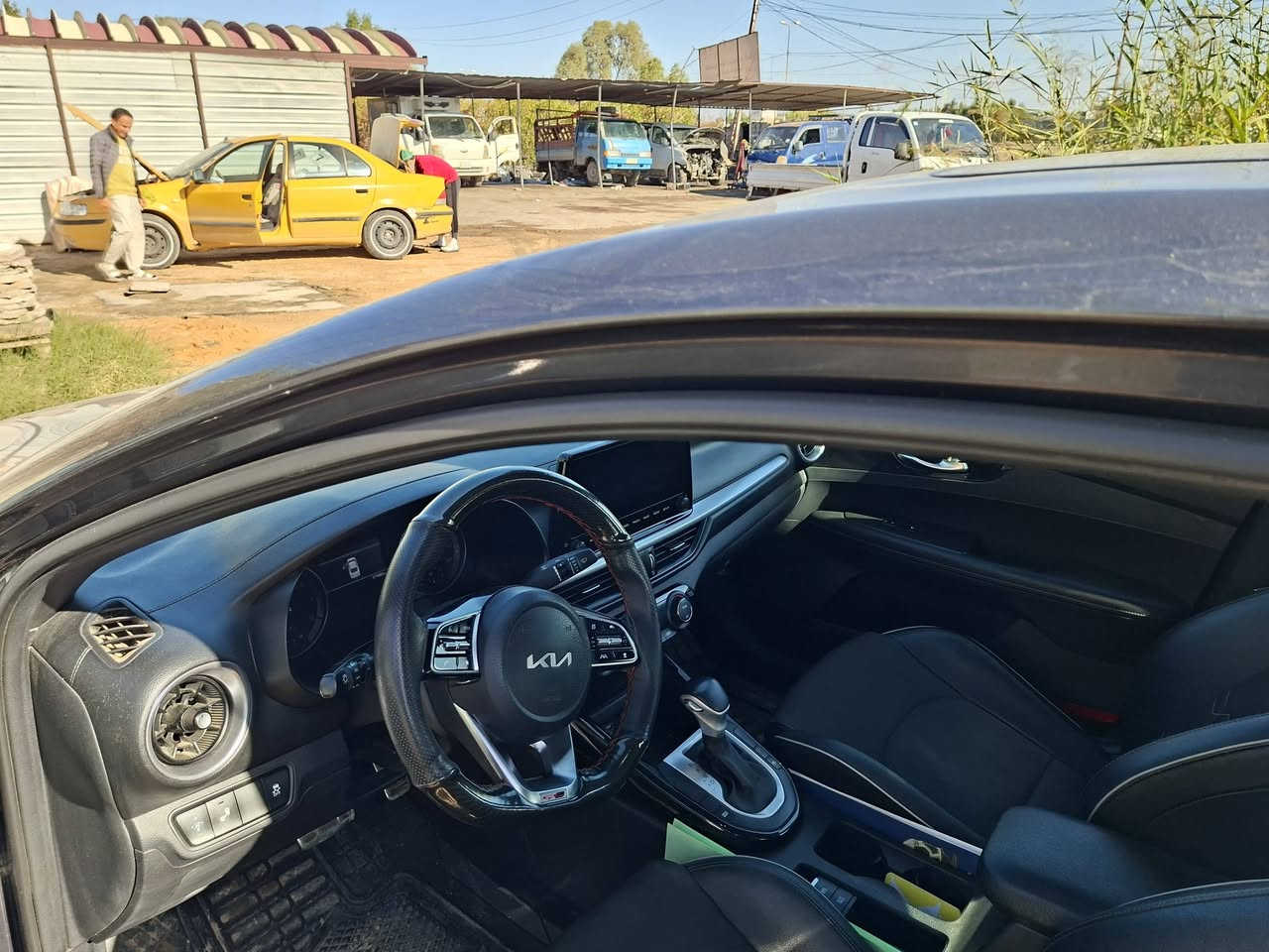 السلام عليكم كيا فورتي جيتي لاين فول مواصفات سياره جديده الضرر موضح بالصوره ولباقي مكفول اي استفسار هذا رقمي *********** موديل 2022
