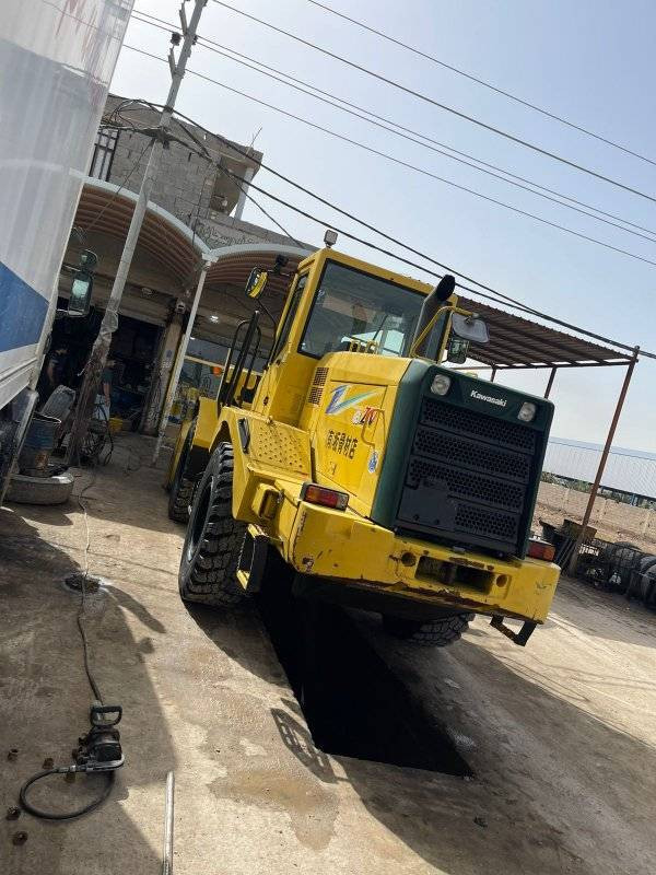 السلام عليكم شفل كاوسكي دخول جديد وصل منذ يومين ما مشتغل بالعراق موديل 2012 منفيس مكينة هينو 80 سبرنگ خلفي تخم تاير ابو البسمار مكفول كفالة عامة جاهز مابي نقص برغي السعر 4 شدات و80 المكان البصرة شط العرب ***********
