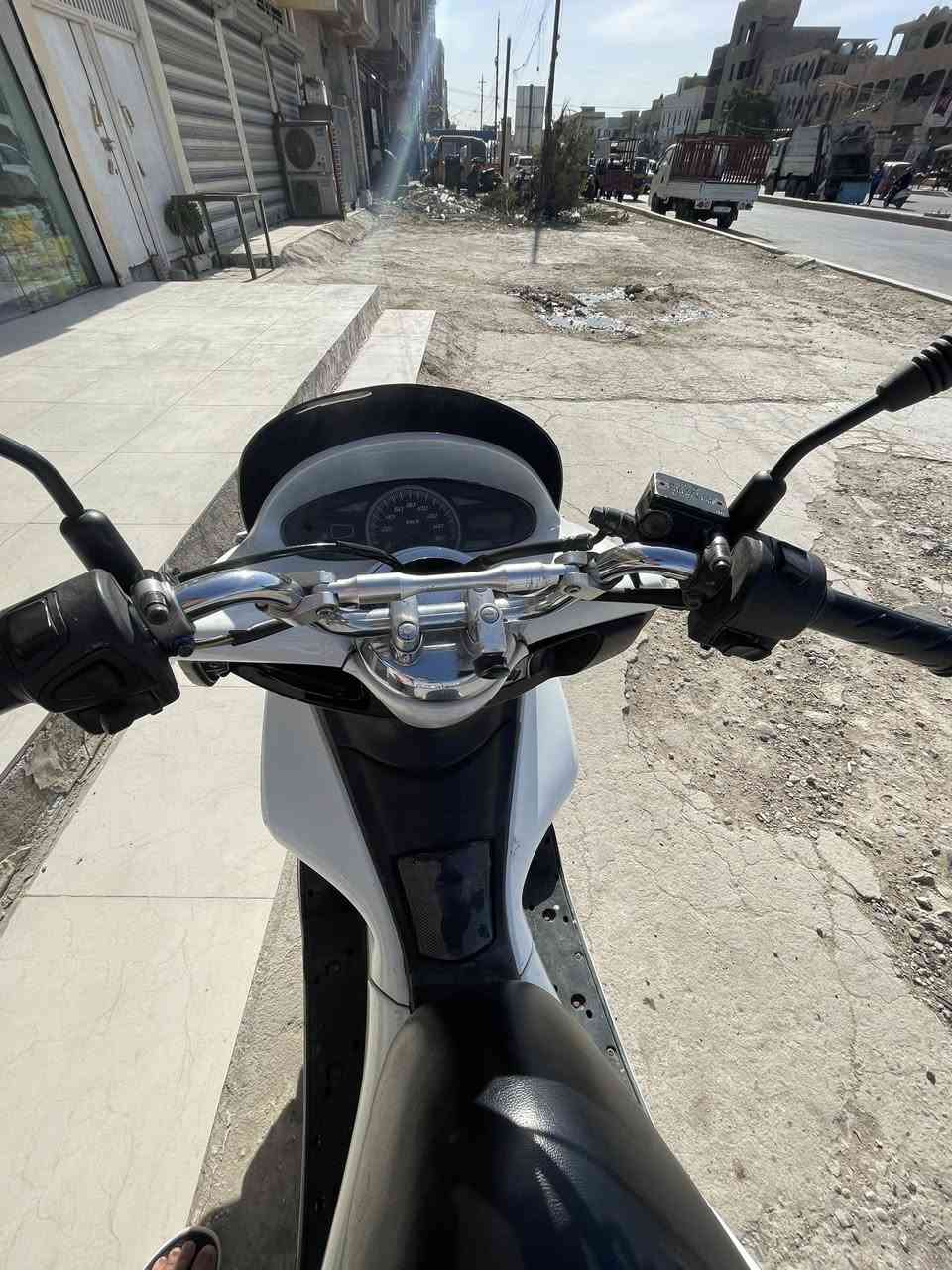 سلام عليكم دراجه بس سي اكس نضيفه كله شغال حساسات حساس استان حساس ازدحام مكينه مامفتوحه السعر مليون و200 مكاني مدينه الصدر رقمي *********** واتساب
