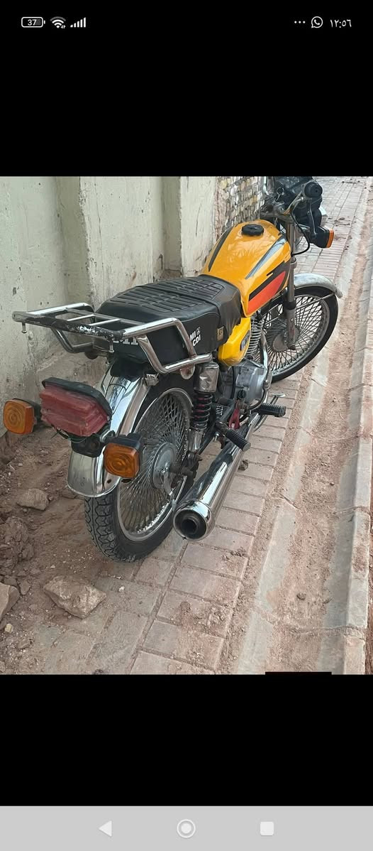 سلام عليكم دراجه ارشه للبيع موديل 21 كلك اسويلك مكاتبه من السرقه  مكفوله شاصي ومكينه لا تبخير ولا نضوح سعرها 400 مكاني ديوانيه قضاء الحمزة الشرقي رقمي ***********
