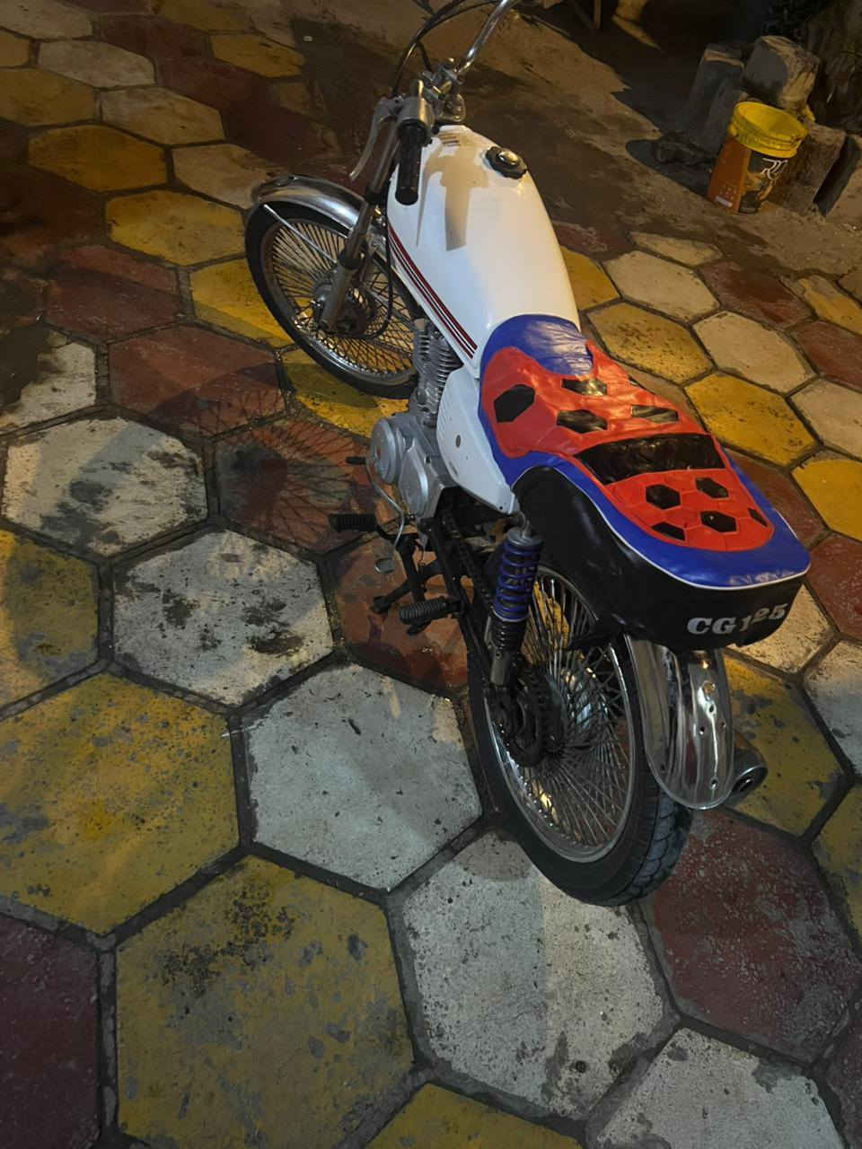 دراجه البيع موديل 18مكانه القبله ***********
