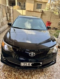 كامري 2012 وارد امريكي بيها جاملغ خلفي صبغ وجاملغ امامي فقط وبيها شوية...