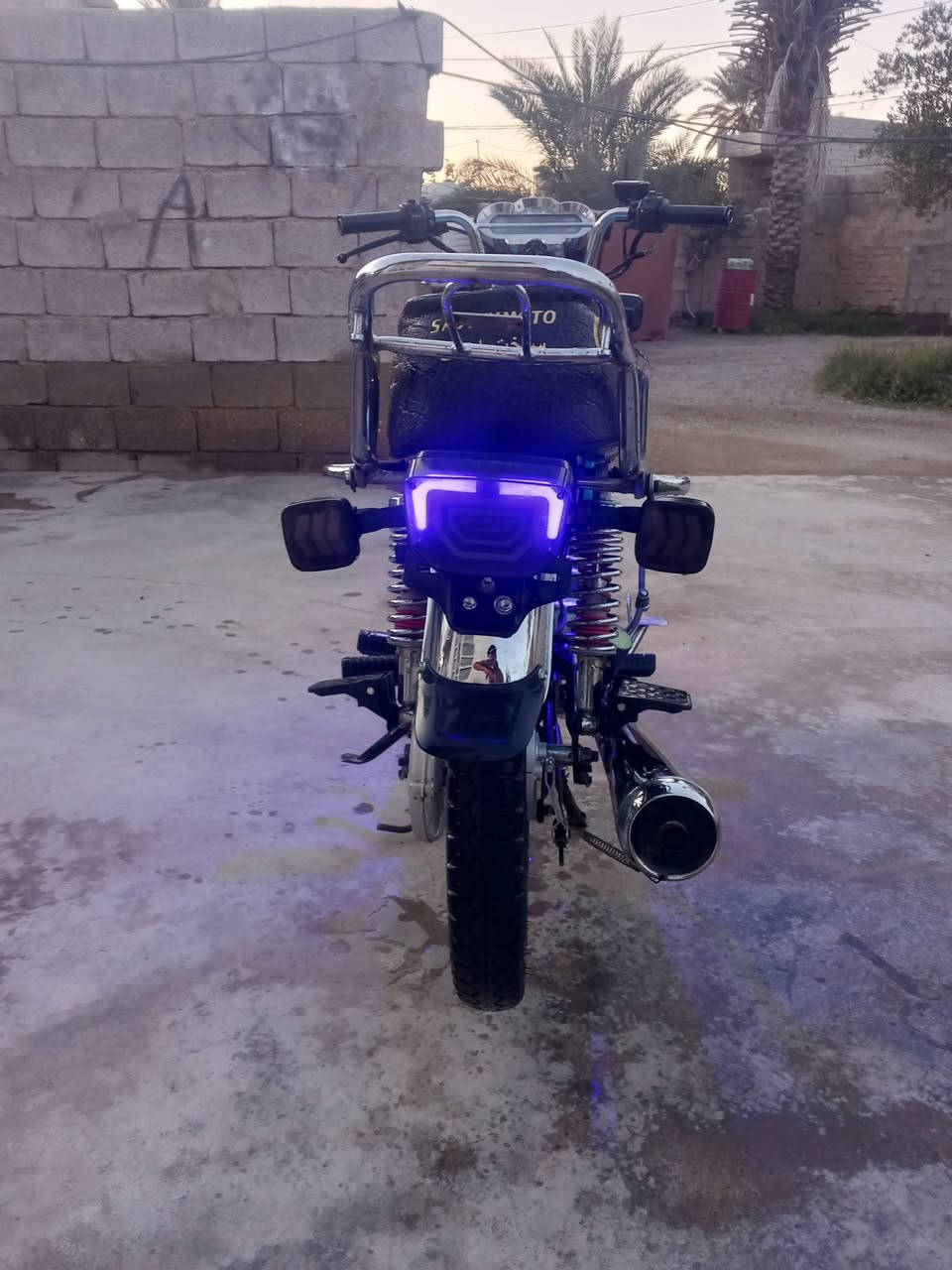 السلام عليكم تايكر ٢٤كامله ما بيه نقص كهربائيته كامله مكينه قويه كلش فقط شاشه وكفه  بقيه كفاله سعره ٦٠٠بيه مجال مكاني دلي عباس هذا رقمي ***********
