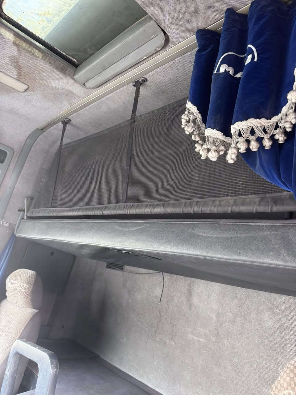 اكتروس مديل 99 سنكل دبل تاير
رقم صلاح الدين بدون اضباره ابيعه تريد الراس
او عربانه مو مشكله بيه الشراي يتصل ***********
