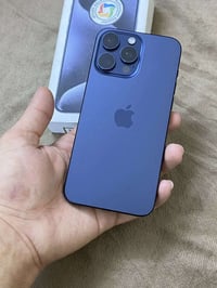 ايفون 15 برو ماكس لون ازرك كامل ملحقات ماستر ذاكره 256 بطاريه 96 وكلشي...