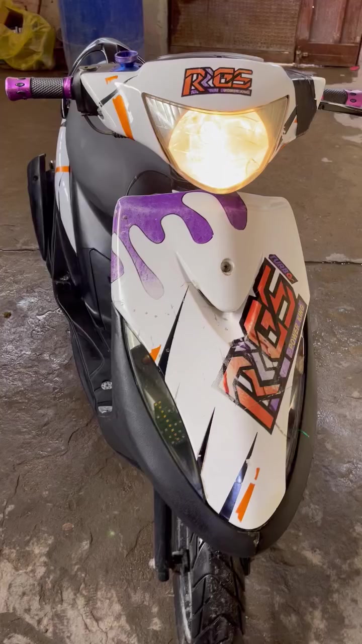 دراجة ماكس للبيع مفتوحة مجفتها ومحولها من بوشة 55الى بلاديه نضيفة وكلشي شغال بيها ماناقصها شي سعرها 700وبيها مجال قليل


**إذا كنت صاحب هذا الإعلان وتريد حذفه لأي سبب، رجاءا أرسل رسالة إلى الدعم الفني**