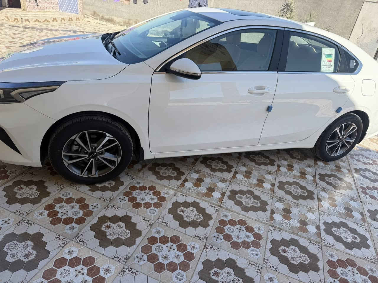 سلام عليكم لبيع سيراتوموديل 2024 فول مواصفات مكينه 1600 مكفوله كفاله عامه ماشيه 61 سياره مال جناي اتصل ***********او ***********
