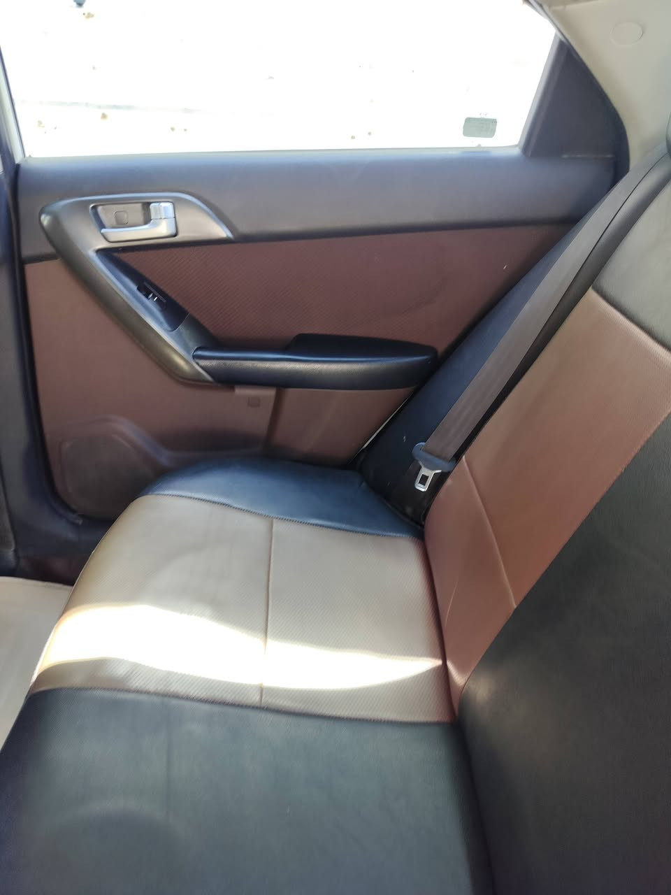 كيا سيراتو 2011
محرك 1600دوش
بيها 3قطع صبغ جمالية 
السعر 90 بيها مجال بسيط
مكانها زعفرانية 
***********
