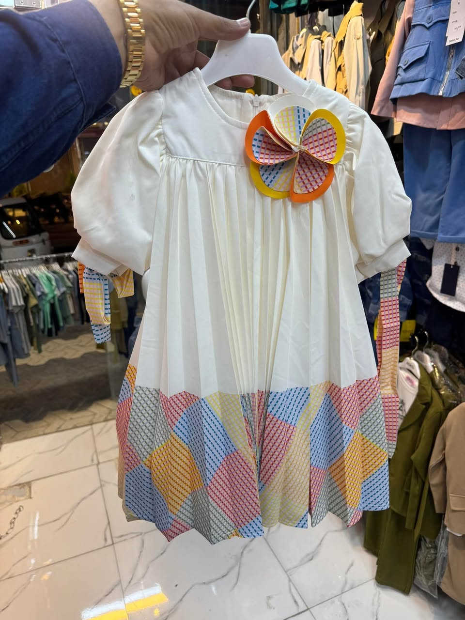 سوتات وفساتين العيد حديثاً
خلي اطلالت اولادك مميزه بهذا العيد❤️

أزياء تالين 

العنوان المسيب شارع الكراج مقابيل فلافل وشاورما الباخره ⬇️

📞***********
