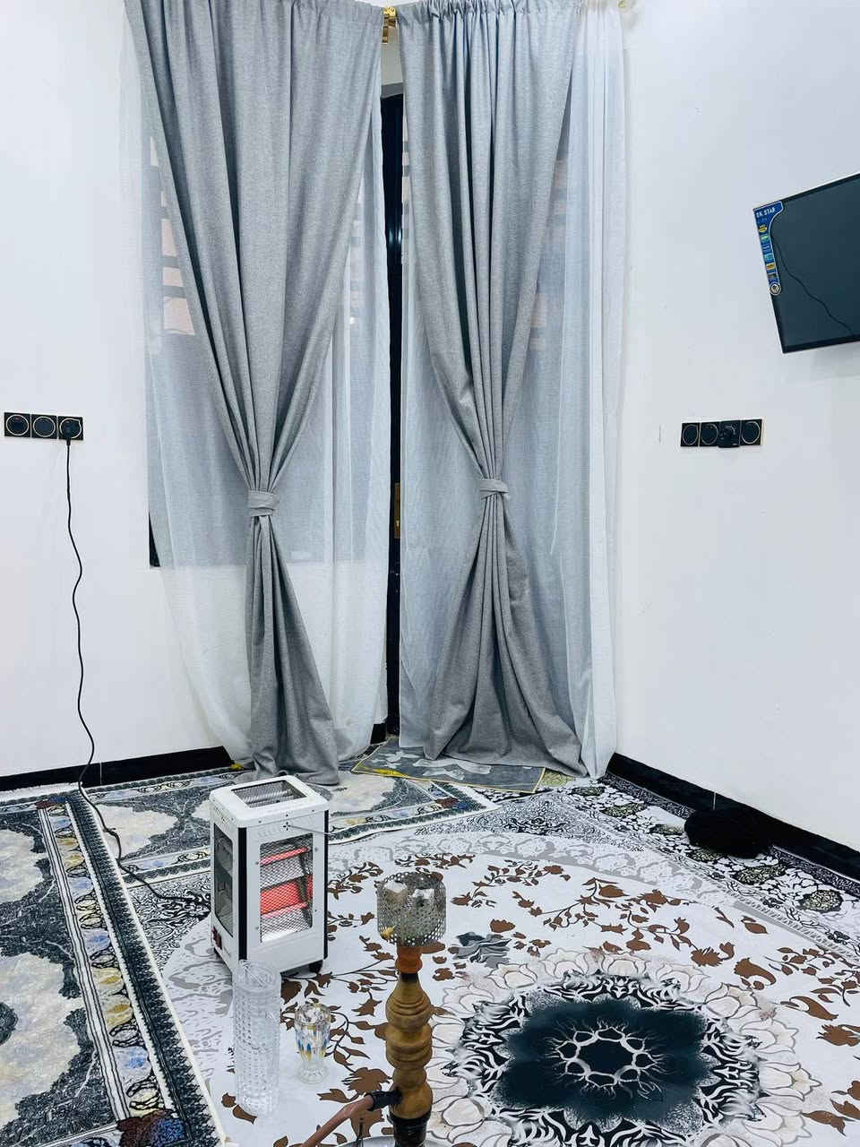 اللهم صلي على محمد وآل محمد للبيع بيت مساحه ٥٠ مترطابقين شغل  درجه اولى كربلاء البوبيات عامود ١٠٥
السعر ٦٣
***********
