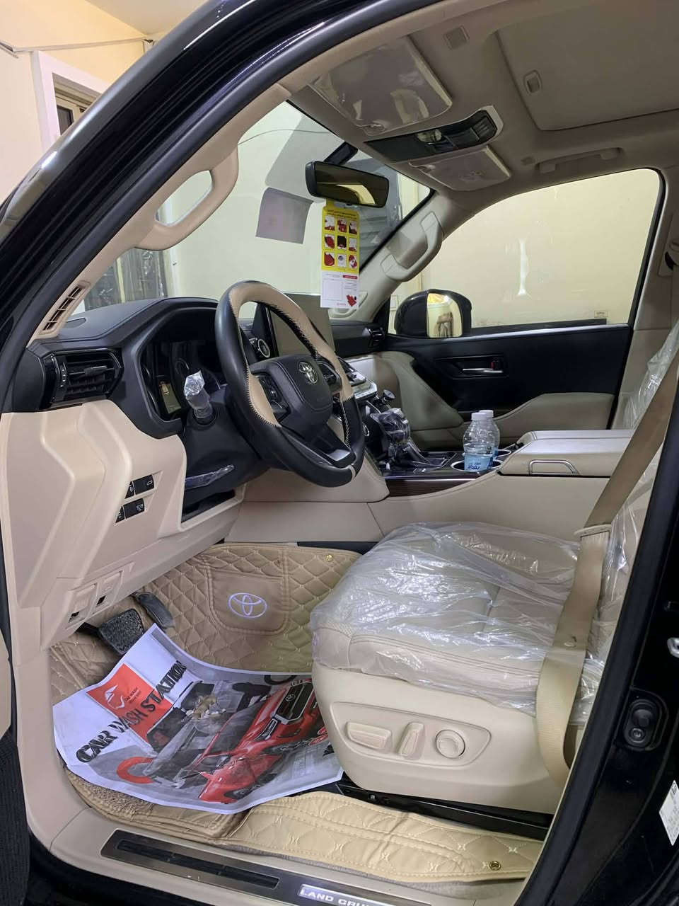 سلام عليكم عندي سياره للبيع لاندكروز موديل 2022 رقم بغداد دولي ماشيه 40 ألف سيارة توين تيربو فول فول مواصفات سياره جديده وحلوه عنوان بغداد ولشراي يتصل على ***********
