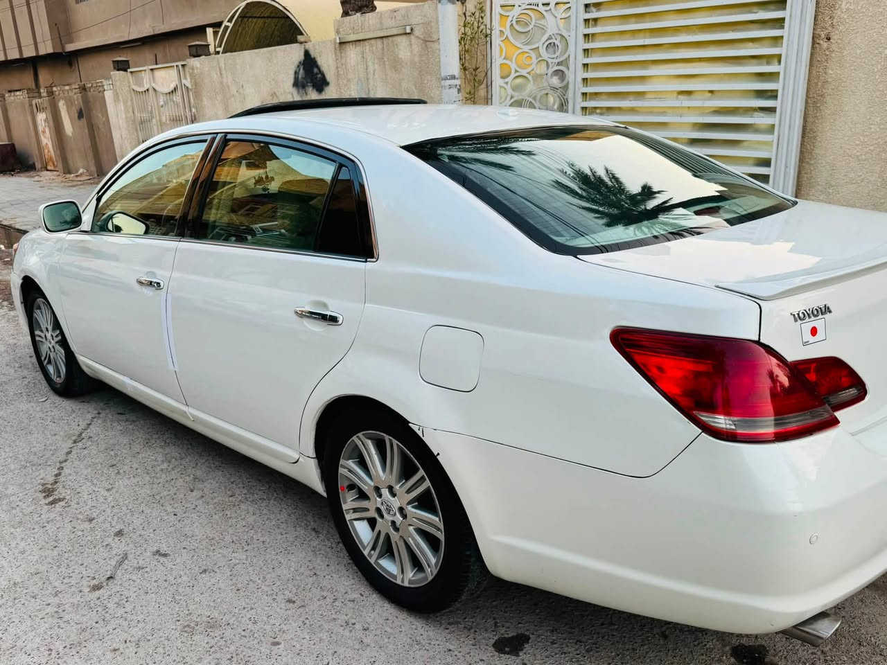 السلام عليكم
افلون 2009 خليجي فول مواصفات 
مصبوغة عام حادث  چاملغ امامي ايسر وجاملغ خلفي ايمن 
رقم بغداد مشروع وطني
گير مكينة تبريد كلشي شغال 
السعر 90$وبيها مجال حگ الجية مكاني بغداد
للاتصال ‭***********‬
