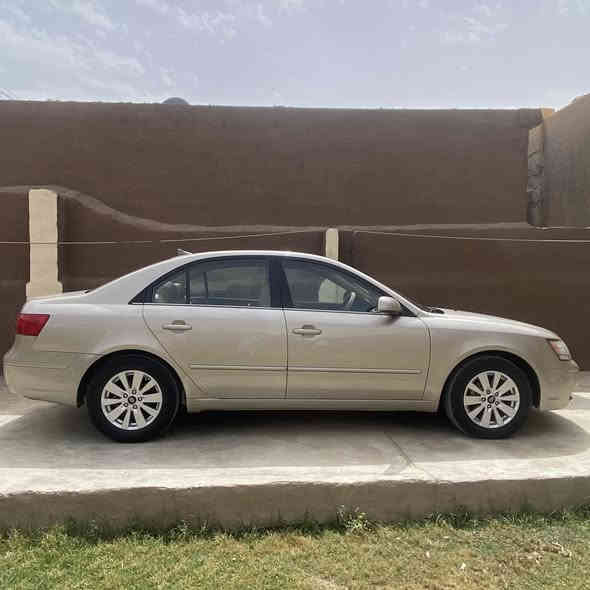 السلام عليكم سوناتا موديل ٢٠٠٩ أمريكي محرك ٢٤٠٠ بيها صبغ جاملغ  خلفي بدون داخل سياره جاهزه محرك كير طخم تايرات صدر تبريد فول مواصفات لمتد سلايت كشن كهرباء داخل صاج شرط حتا الدعاميات بدون صبغ السعر ١١٥$ وبيها مجال شي قليل اذا مقدمه ٨٠$ والباقي بل شهر هم يرهم كلشي بسعرو  للاستفسار *********** مو شراي وادور سوالف لا تتصل
