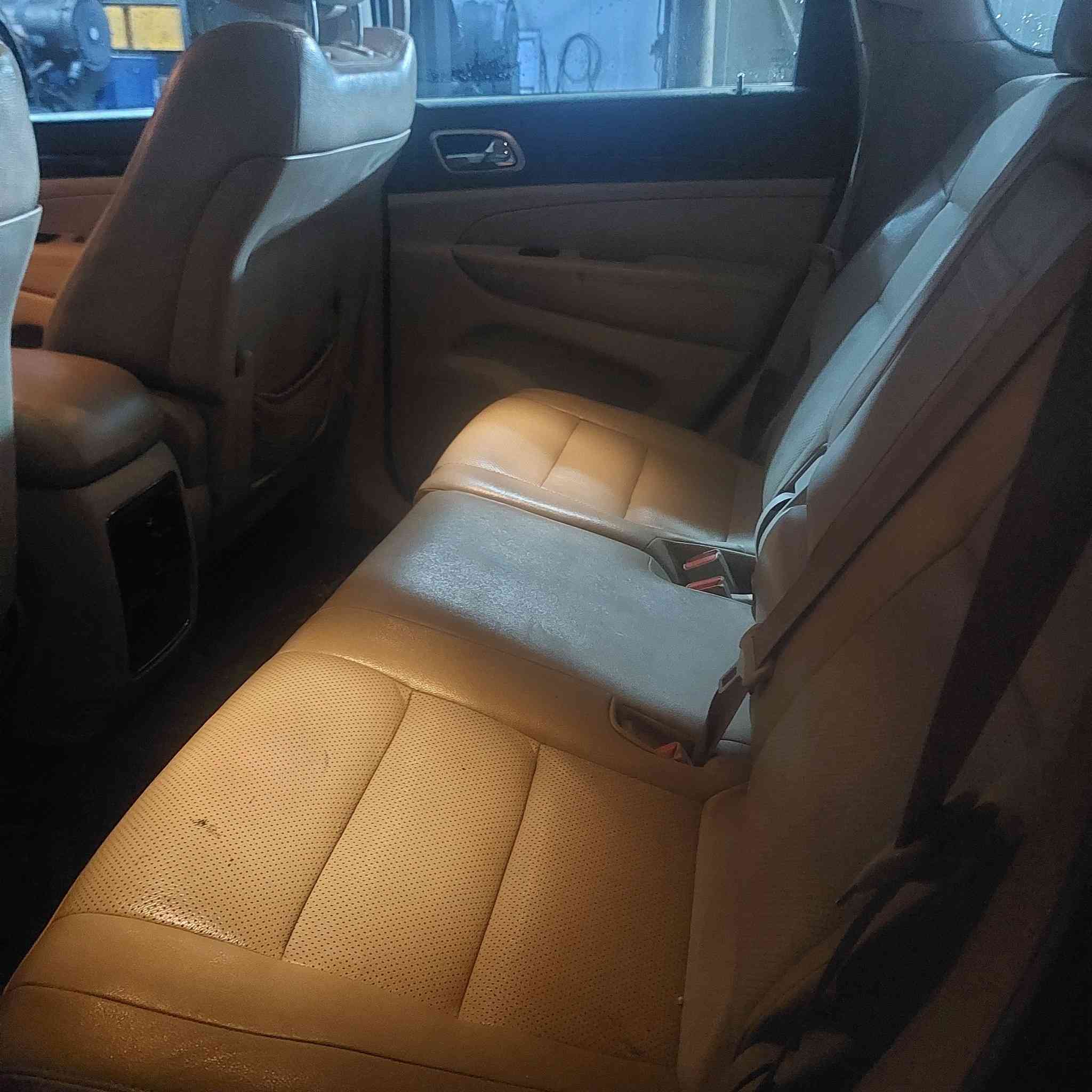 جيب لاريدو خليجي مكفول من ضربه وصبغ بغداد باسمي فول مواصفات ماشيه ٨٥ الف كيلو قابل للزياده مناقصه اي شي محرك بلادي كير بلادي صدر زين تايرات جديده
***********
