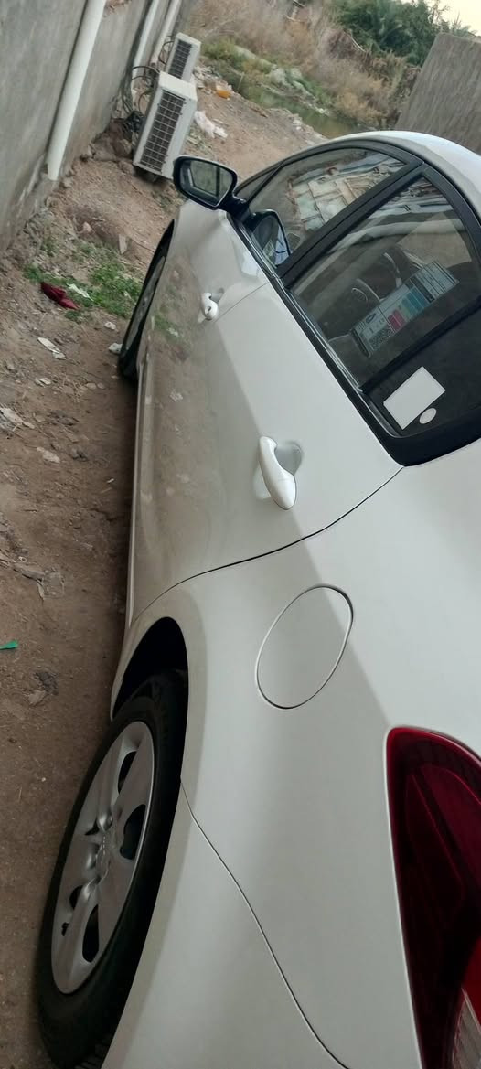 السلام عليكم
سيراتو موديل 2017
مكفوله،،، سنويه 27
رقم الماني مميز 
ماشيه 75
وكاله بأسمي من شخص وليس شركه 
استخدام شخصي ونظيفه واحلا من الصور
لون ابيض صدفي 
السعر تعال واهلا وسهلا بيك كلشي بالقسمه
متواجد اكثر شي ليلآ 
***********
