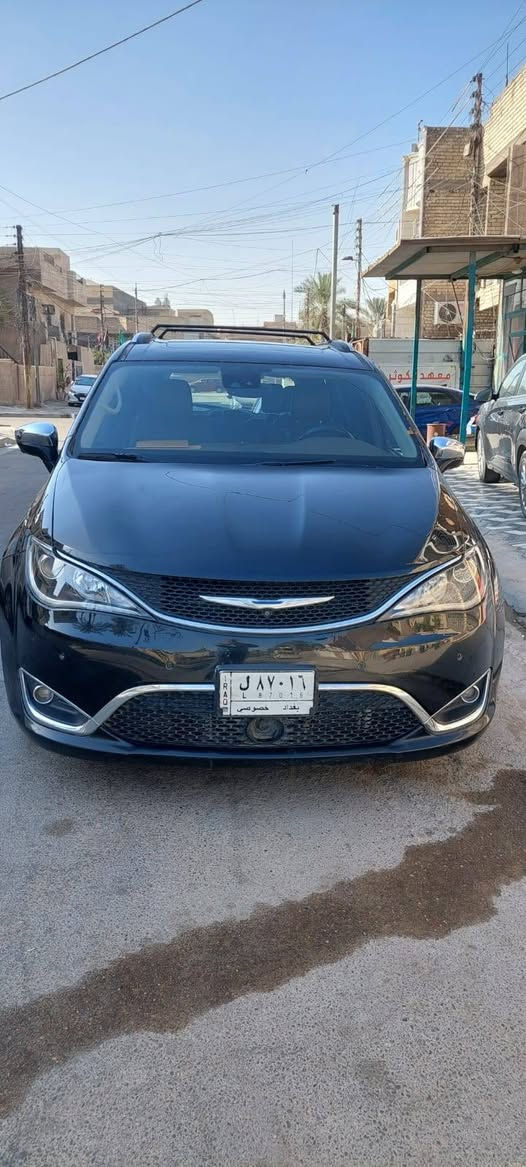 كرايسلر باسفيكا
الفئة: Limited
الموديل:2018
اللون: اسود
اللوحة: بغداد 
المسافه المقطوعه : 99 الف كيلو قابل للزيادة
الحادث : مثل ما موضح بالصور والسونار المرفق 
#محرك: 6 سلندر 3600
رقم الهاتف : *********** 
العنوان : بغداد الشعب التجار
السعر : 165 
_____________________________
#الــمــواصــفـــات :
١- تبريد مركزي امامي خلفي 3 قطع
٢- كامرة دوار 360 درجه اربع كاميرات
٣- حساسات أمامي وخلفي
٤- رادار نقطة عمياء - وحساس اجتياز - وتحديد المسار.
٥- شاشة كبيرة U connect
٦- شاشة الداشبول والعدادات كبيرة كمبيوتر
7- دواخل جلد لمتد
8- كرسي السايق والراكب كهرباء مع التدفئه والتبريد في الكشن.
9- فول تحكم بالمقود مع تحكمات الرادار
10- تدفئة كشنات للمقاعد الخلفيه
11-الابواب كهرباء من البصمة مع الجنطه
12- تشغيل عن بعد.
13- فتحة + بانوراما ( ٣ قطع على طول السيارة )
14- نظام car play للايفون
15- اطفاء ذاتي auto stop /auto star
16- حكم جهتين ستيرن.
17- كراسي الوسط منفصل ( ملكي ).
18- مكنسه كهرباء خلفيه.
19- اوتو بارك اصطفاف ذاتي بدون لمس المقود.
20- كراسي الوسط تدفئة
21- الكراسي الخلفيه كهرباء
22- نظام هاند فري تفتح الابواب بالقدم 
 23- كيبل احماء دهن محرك في الشتاء
