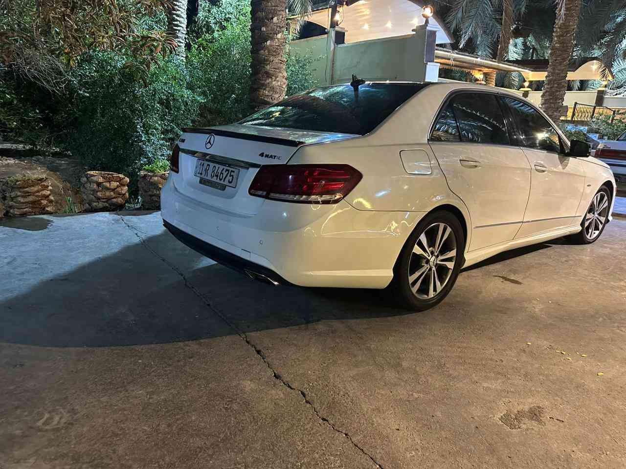 سلام عليكم مارسيدس  رقم بغداد موديل 2012 E350 فورمتك فول مواصفات بيع فقط سعر 175 ورقه بيه مجال رقم صاحب السياره *********** العنوان بغداد الحريه
