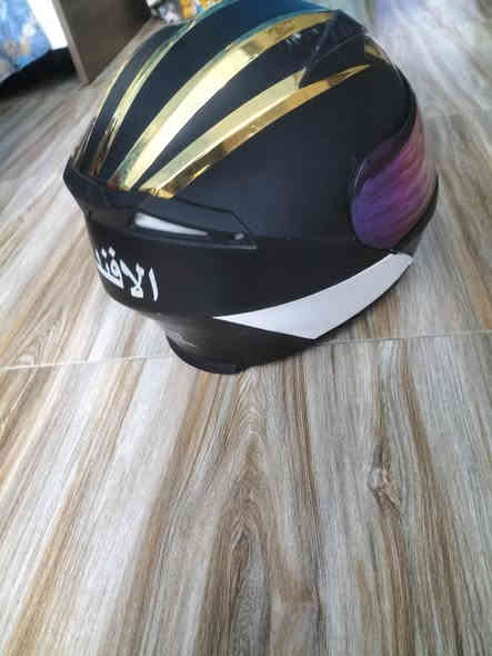 السلام عليكم خوذة فچ قلاب للبيع نوع DFG اصلي باب اول شادلهة جامة سبع الوان مثل متشوف بعينك كلش حلوة وامرتبة واكولتي عالي السعر 60 المكان الخالص الرقم ***********
