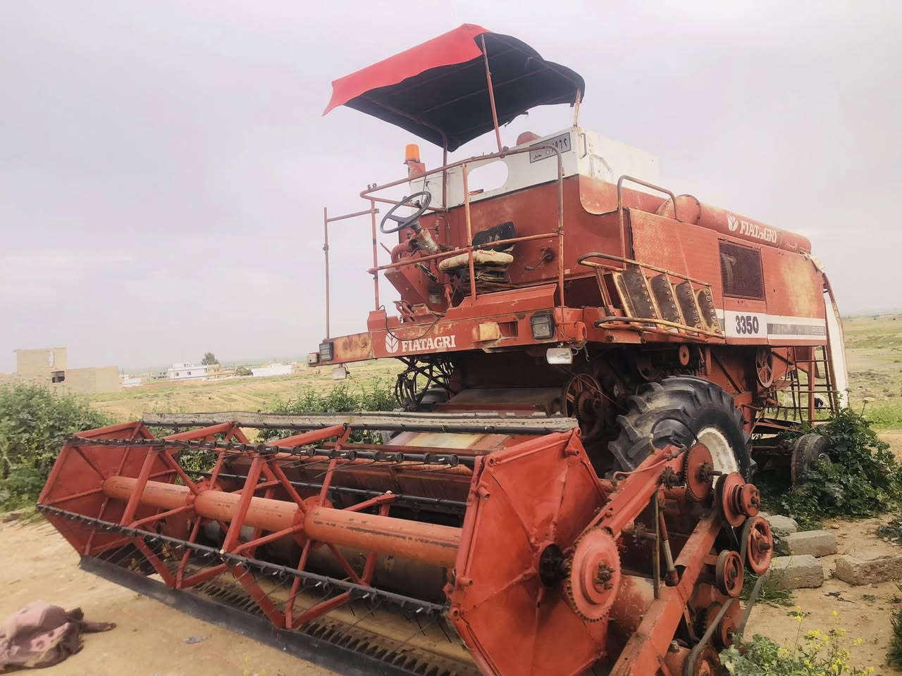 حاصدأ لافيردا للبيع موديل 85 نظافة وسط محرك شرط عنوان نينوئ /سنجار  تلافون ***********/-/***********
