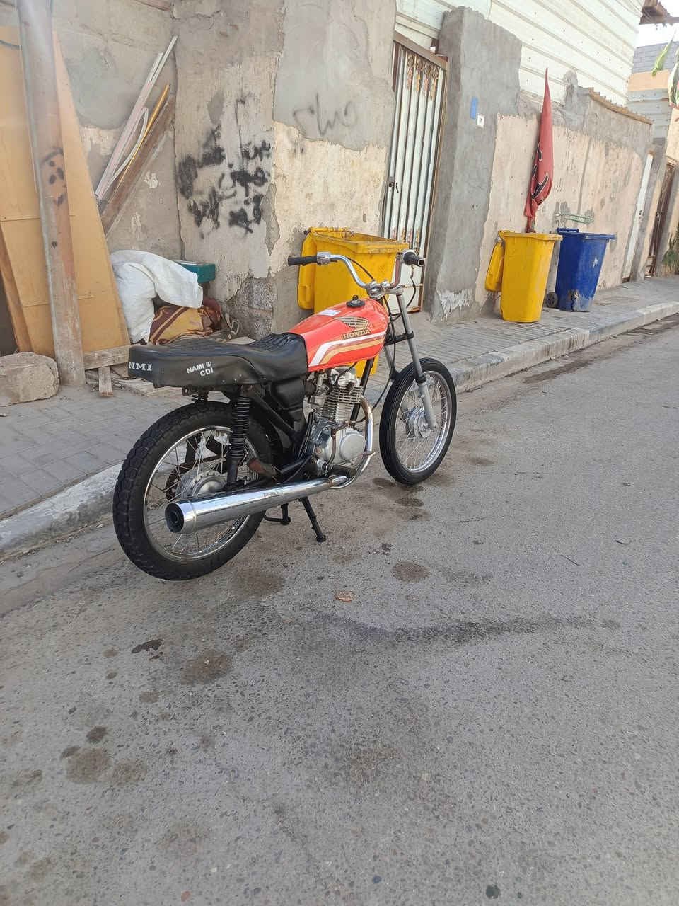 السلام عليكم دراجه للبيع نام ايراني ادوات مكاني بصره القبله سعر الدراجه 500 وبيها مجال ***********
