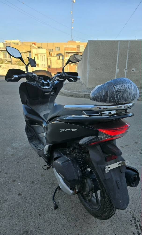 سلام عليكم
منشأ الدراجه  فيتنامي   2019
Pcx جيل الثالث 
مكينه. 150 cc
مكفوله مكينه كلجات 
نظافه ٩٠ بلميه  موضحه بلصور النظافه 
اي نقص مبيهه 
حساس ازدحام شغال A
ستاند جانبي كهربائي 
تايرات امامي خلفي جدد
مصدات هواء مري حامله موبايل كله جديد 
فلنجه امامي دسكات بنز خلفي  كله جديد 
 السعر ١٣  
الرقم *********** بغداد, العراق

