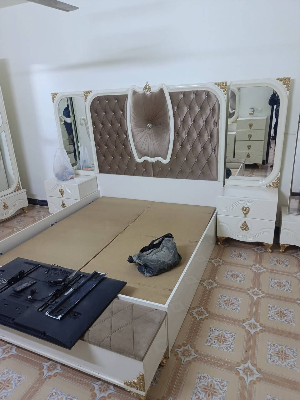غرفه نوم تركي ملكي للبيع سعر 525وبيه مجال ***********
