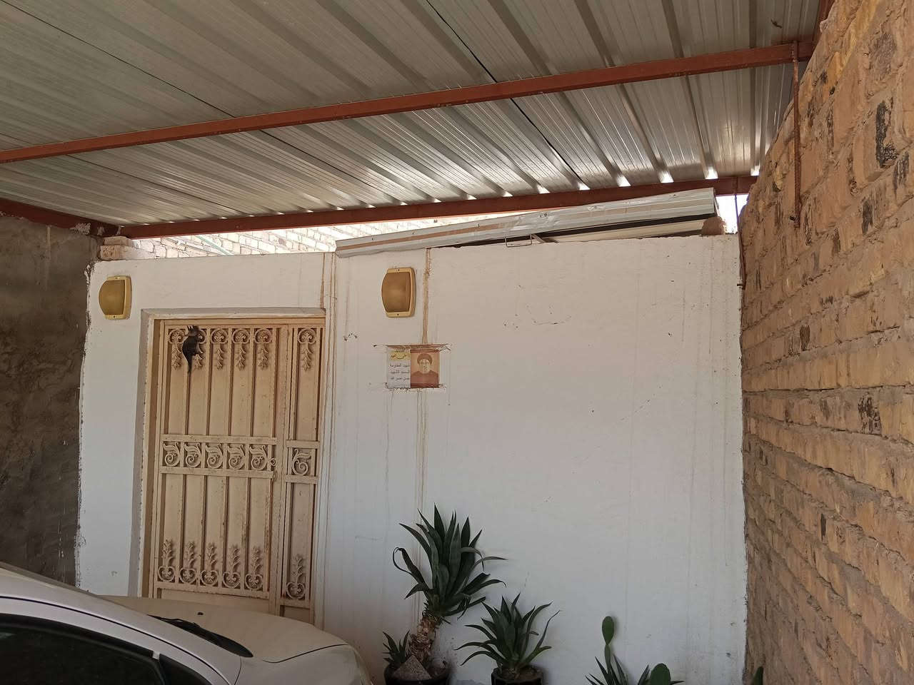 🏡 للبيع بيت زراعي مميز على الشارع السياحي – السايدين
📍 الموقع: قرب جامع الحديان.
يتميز البيت بتوفر جميع الخدمات: ✅ ماء
✅ كهرباء
✅ مجاري
✅ رصيف وتبليط أمام الباب
🔹 يتكون من: ✅ غرفتين
✅ صالة
✅ مطبخ
✅ غرفة استقبال
✅ طارمة
✅ كراج سيارة مسقف
✅ حمام داخلي
✅ صحيات خارجية
🌿 موقع هادئ ومناسب للسكن العائلي.
📞 للاستفسار والتواصل: ***********
