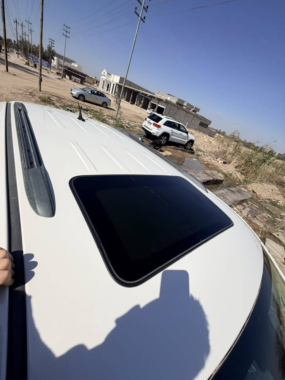 سلام عليكم للبيع سياره جيب12كلين  داخله بيها صبغ بسيط بلعراق مكان كلش قليل لون ابيضّ رقم بغداد محرك 6سلندر سياره فول مواصفات تحكم ستيرن وتشغيل عن بعد وفتحه سياره كفاله من محرك وكير وصدر وتبريد وتخم تاير وكلشي عل وضع شركه 
السعر 178مجال كلش بسيط 
مكان بابل جبله 
الاتصال عل الرقم ***********غير موجود عل فيس
