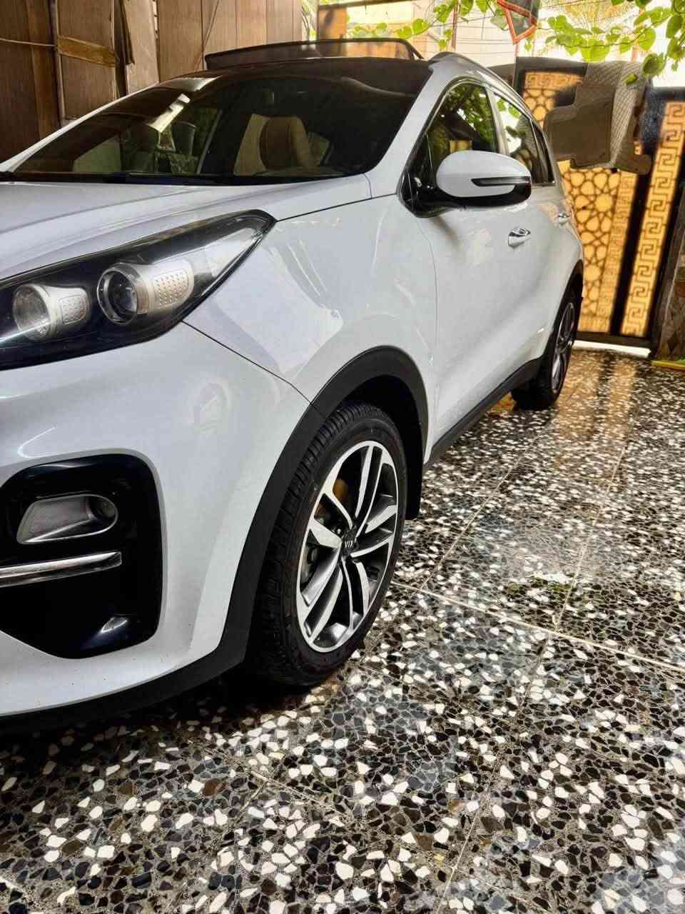 سبورتج موديل ٢٠٢٠ خليجية مكفولة كفالة عامة لا ضربة ولا صبغ ولا شخط ولا باردمكينة ٢٠٠٠ تحكمات جيهتين حاكية حساس خلفي شاشة كامرة دوارة كامرة امامية بنوراما اشاير ترحيب يدات نيكل اشاير بلمري مري شفط ويل كب كروم تبريد قطعتين بكلايت لد نضام ايكو اقتصاد بانزين مانع تزحلق وبيهة مواصفات اكثر مكينة وكير مكفولات تبريد ثلج تخم تايرات جدد كهربائيات كلهة شغالة سياره جاهزه من كل شي اي نقص مابيهة سيارة مال بيت ماشية75 سعر 200 رقم بغداد الجديد باسمي مكاني بغداد الرقم ***********

