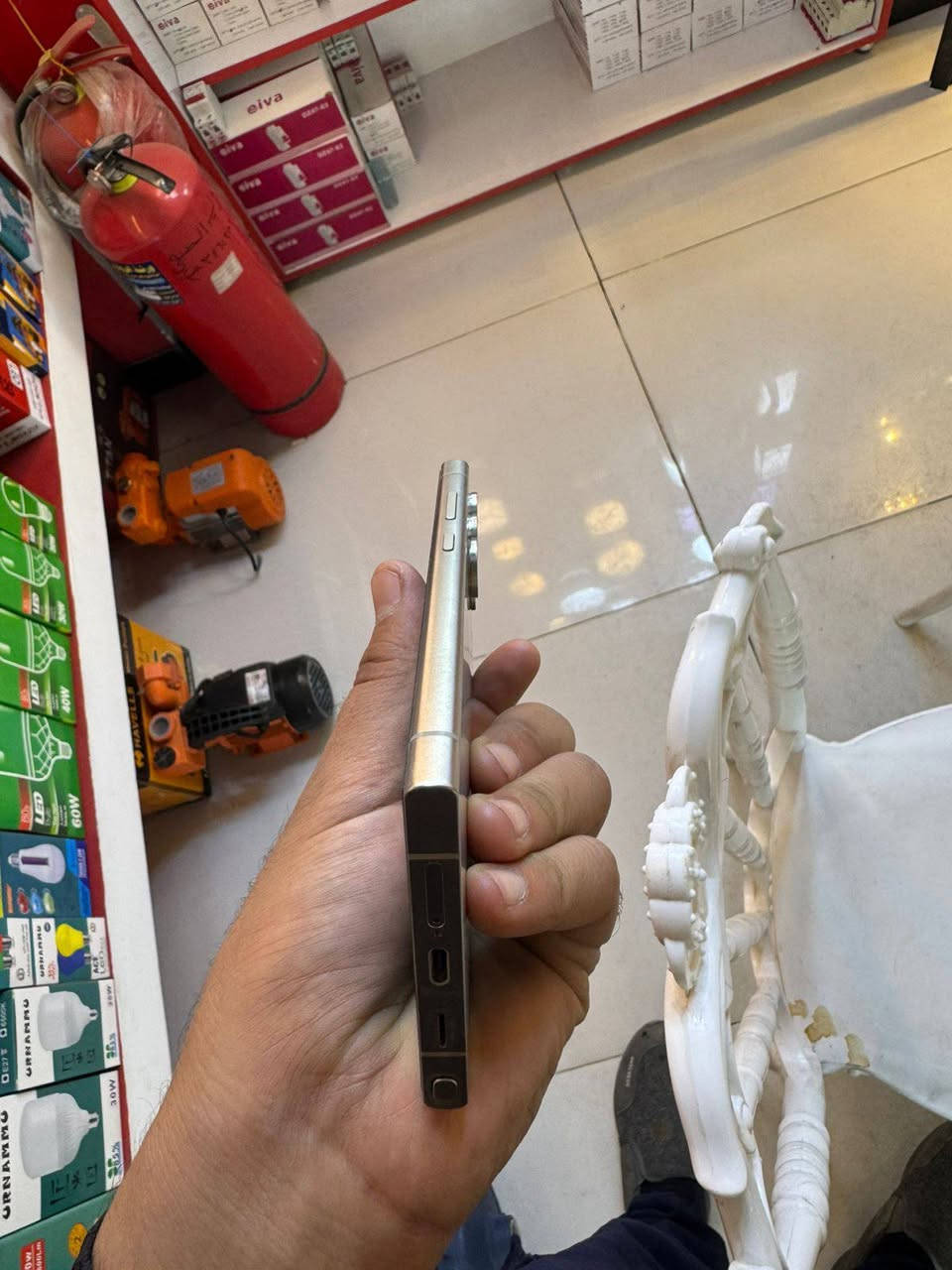 سلام عليكم
اس 24 Ultra  ذاكره 256 لون تيتانيوم جديد كامل ملحقاته مكفول من التصليح سعر 950 وبيه مجال قليل 
مكاني نجف ***********
