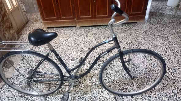 سلام عليكم 
بيسكل بناتي ياباني 
حجم 27
السعر 75
العنوان: ميسان نهاوند شارع عشرين 
 لواتساب***********
