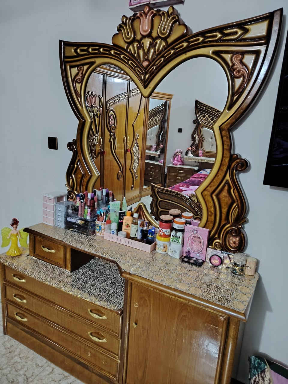 سلام عليكم من رخصت الادمن غرفة اخشاب للبيع نفصال مو جاهز تفصال ثقيل نظيفه جدأ الكنتور ٥ بوب منفصل وغرفه مرتبه بعد احله من التصوير المكان سبع البو ال ٤٠٠٠ هاتف *********** / ***********
