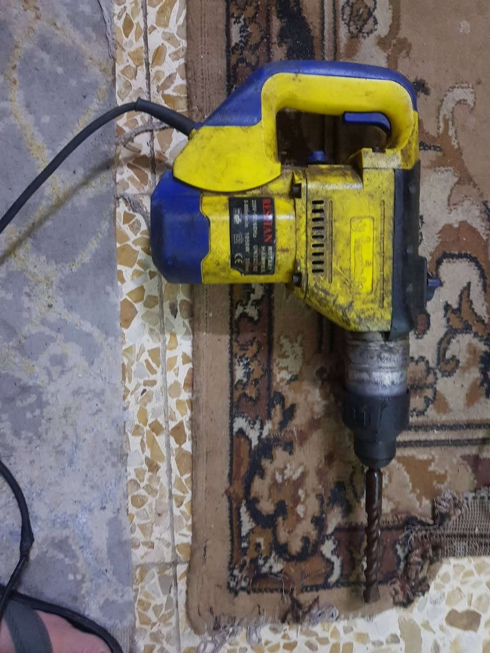 السلام عليكم اخوان دريل همر شغال نضافه تامه للبيع ب ٦٠ الف
***********
