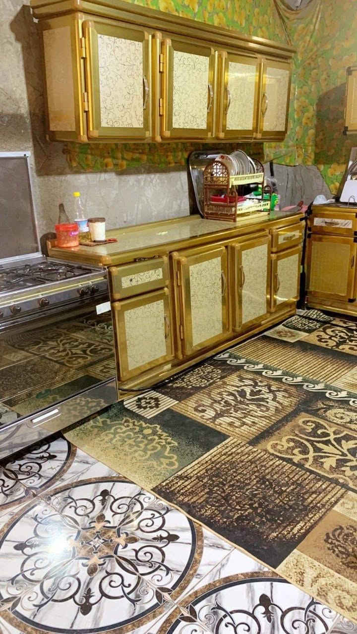 سلام عليكم بيت البيع 100 متر واجه 5 ونزله 20 بحي العسكري قريب علي سوك التصال رقم التوصل ***********

