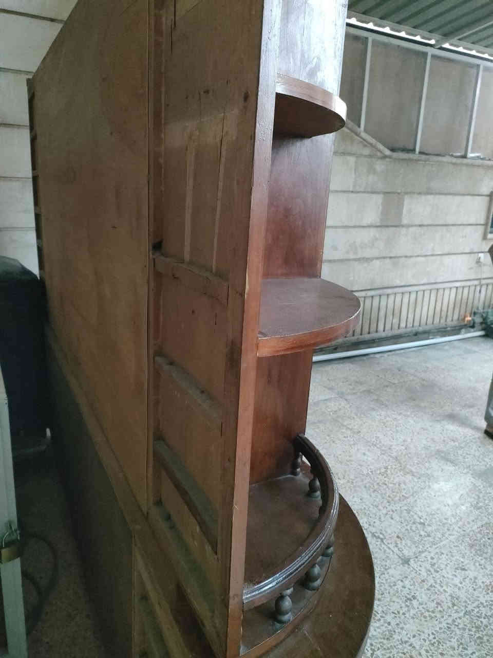 السلام عليكم بوفية مترين في مترين شغل قديم درجة اولى السعر 200 العنوان حي الاقتصاديين... ***********
