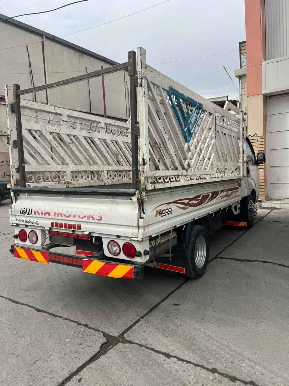 السلام عليكم كيا فحل للبيع 2020الشكل الجديد
السيارة كفالة عامة بيهة اصبعين بلباب مال سايق مكينة بيهة خيط تبخير كير مكفول منضومة تبريد جديدة باسمي رقم الجديد  تخم تاير جديد تحوير كامل السعر ١٥٥وبيهة مجال
***********
