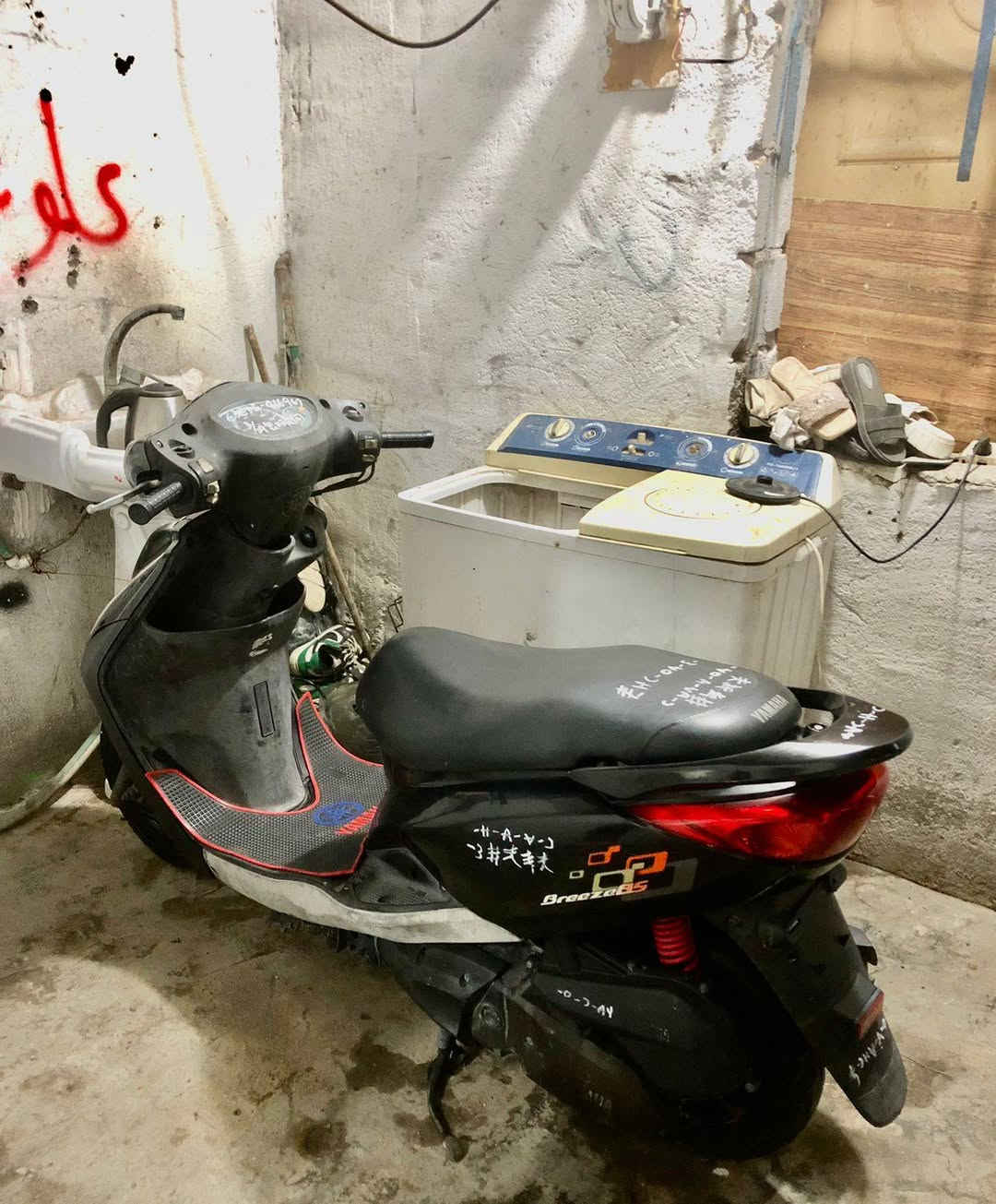 السلام عليكم بطريق ياباني فحل مديل 12 دراجه كفاله عامه كفرات كلها مختمه كلش جديده كلها بلاد من الطول لطول دراجه برغي مامفتوح بيه مامفتوحه نهائيا تخم تاير جديد لايتات شغاله عالي وناصي شغال سكنات شغاله واشاير شغاله گيج البانزين والعينه شغلات صطاب خلفي شغال حساسات بريك شغال دبلات ورا وكدام شغال جاهزه من الطول للطول كلش جديده بحالة شركه 850وبيها مجال لشراي يتصل ولموشراي لا يتصل ***********
