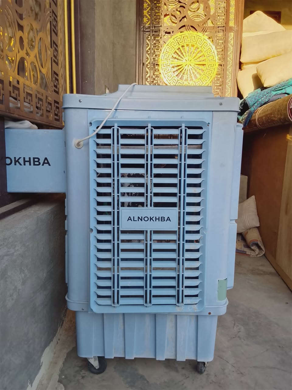 سلام عليكم 
مبرده ( كونفيره) استعمالها سنه 
كلشي مابيها 
رايدها ب 200 وبيها مجال 
رقمي واتساب ***********
متواجد خاص
