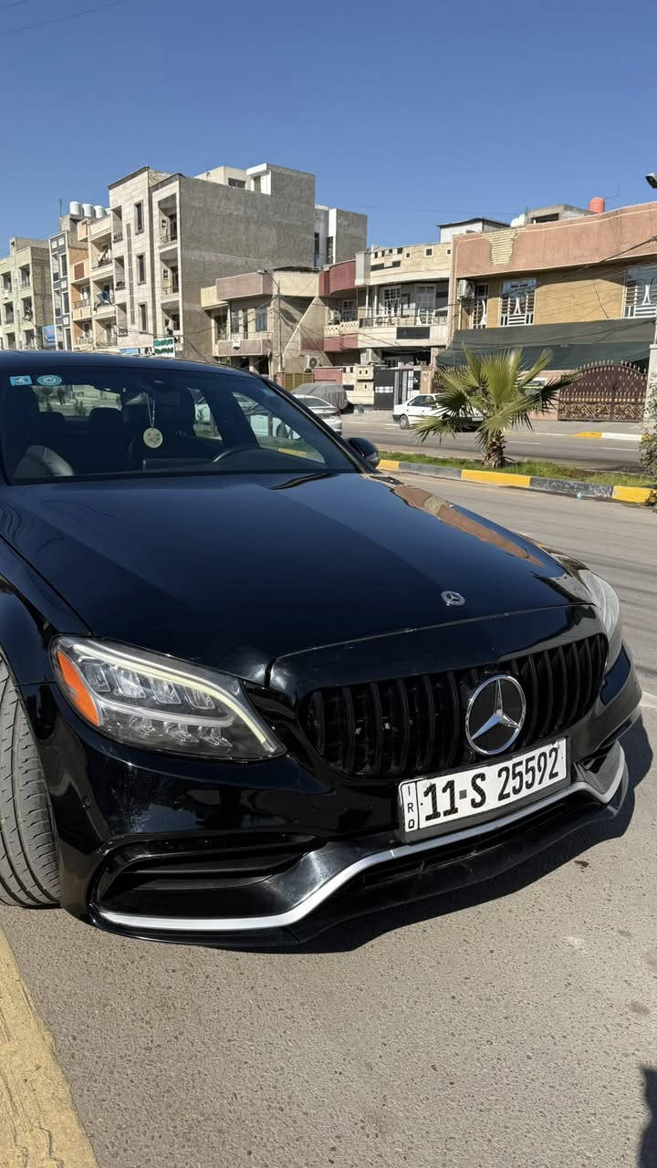 السلام عليكم
للبيع 

مارسدس c300 
الموديل 2021 

اللون اسود 
السيارة حادثها فقط بنيد مصبوغ 
لا لغد ولا شواصي السيارة جديدة صور الحادث بالمنشور 

الايرباك ولا واحد طاك 

رقم بغداد باسمي 

فول مواصفات 

للاستفسار 
***********
