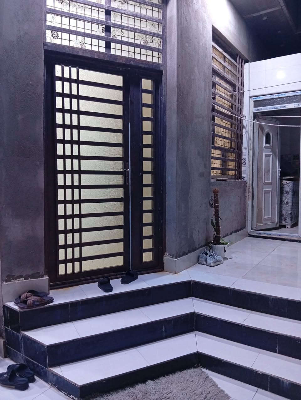 اسلام عليكم 
دار للبيع مساحه 200م استقبال وغرفتين وصاله مطبخ حار بارد حمامات داخلية وخارجية بناء بلوك اشراف هندسي الجزيرة شارع زين العابدين خلف أسواق أبو حيدر المالكي 
اكثر تفاصيل واتساب ***********
صاحب الدار
السعر 100 قابل للتفاوض
