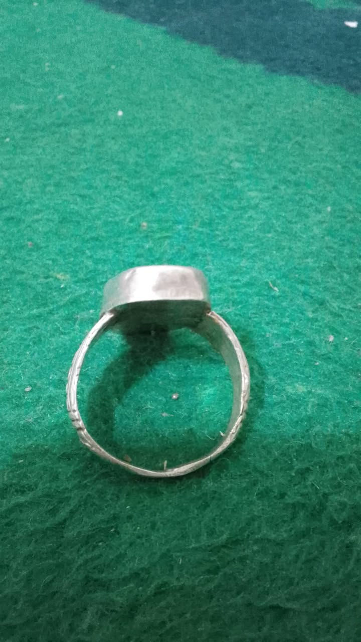عندي هذا المحبس قديم شكد يسوه امانه


**إذا كنت صاحب هذا الإعلان وتريد حذفه لأي سبب، رجاءا أرسل رسالة إلى الدعم الفني**