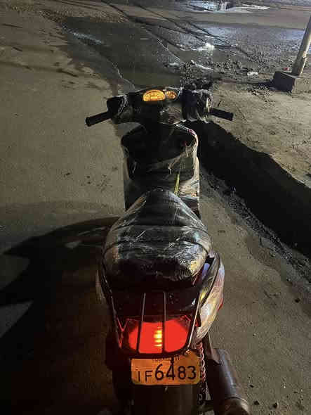 السلام عليكم
سكنس نثية ادراجة خير من الله معدلهة كلش حلو ادراجة كلشي شغال بيهة زوج تايرات جدد 
ادراجة مناقصهة اي شي فقط كفراتهة تعبانة 
اصليات يحتاج لحسم لليط مالتهم او تبدل كفراتهة محركهة مجفتة بيدي اطيك بي ضمان سنة اي نقص ما بيهة كلشي شغال عارضهة 550 وبيهة مجال نتراهم 
مكاني بغداد البياع 
***********
