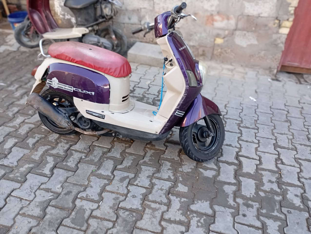 السلام عليكم للبيع كوم حديد 
دراجة بوليس كفر بلادي داخل كريمي مكينة ممفتوحة دراجة كاملة كهربائيات كلهة شغالة بس هية متشتغل ابيع كوم حديد ادير و متشتغل كوم حديد لاتكلي شبيهة سعر 200 مكاني عامرية 
 رقم *********** اتصل وسهلة
