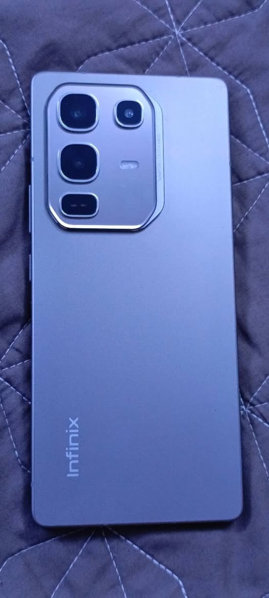 جهاز انفنكس نوت ٥٠ برو | Infinix Note 50 Pro
كامل الملحقات ( شاحنة سلكية 90W ، شاحنة لاسلكية 30W ، كفر اصلي + كفر هدية ، سماعة اصلية + لاصق جلاتين هدية ، كارتونة )
النظافة : جيدة ( خدوش خفيفة مع نقرات قليلة بالشاصي ) 
* كل شيء موضح بالصور .

الذاكرة : 256GB
العشوائية : 8GB + 8GB
السعر : ٢٥٠ الف قفل وبدون احراجات

التواصل عن طريق الماسنجر او عن طريق الهاتف :
*********** ( لا يوجد واتساب )

المكان : بغداد / حي الاعلام

يرجى عدم الاتصال اذا لم تكن جاد بطلب شرائك وشكراً .
